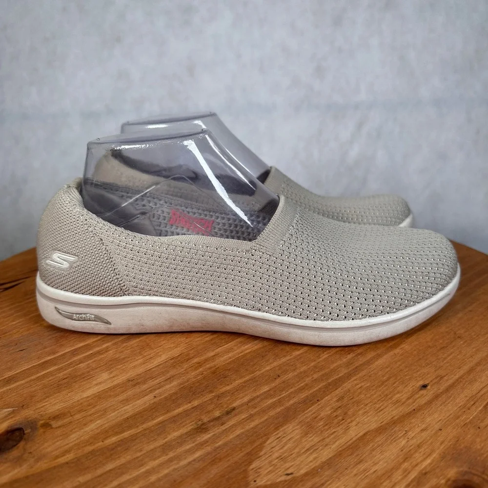 Skechers Arch Fit Slip On Womens 8 Taupe Good Stretch Fit Walking Shoes 136559